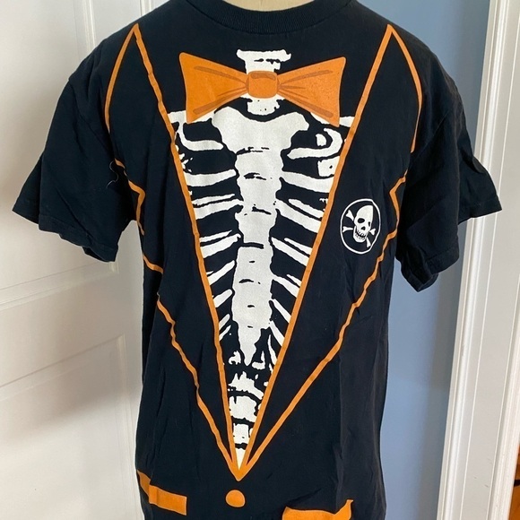 Animated Skeleton Butler T-Shirt - Picture 3 of 5